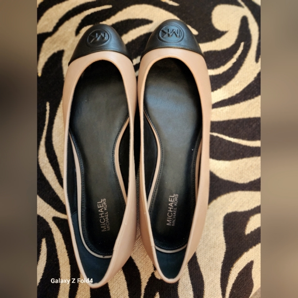 Michael Kors Women's Tan and Black Flats